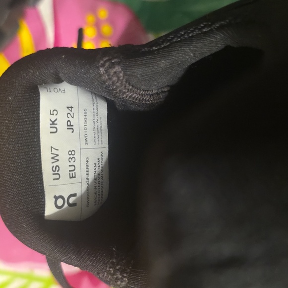 On Cloud Running Black Performance Sneakers - Picture 4 of 6